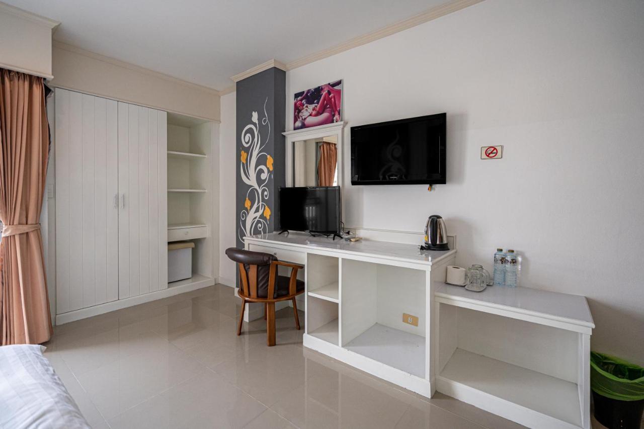Santi White House Patong Hotel Exterior foto
